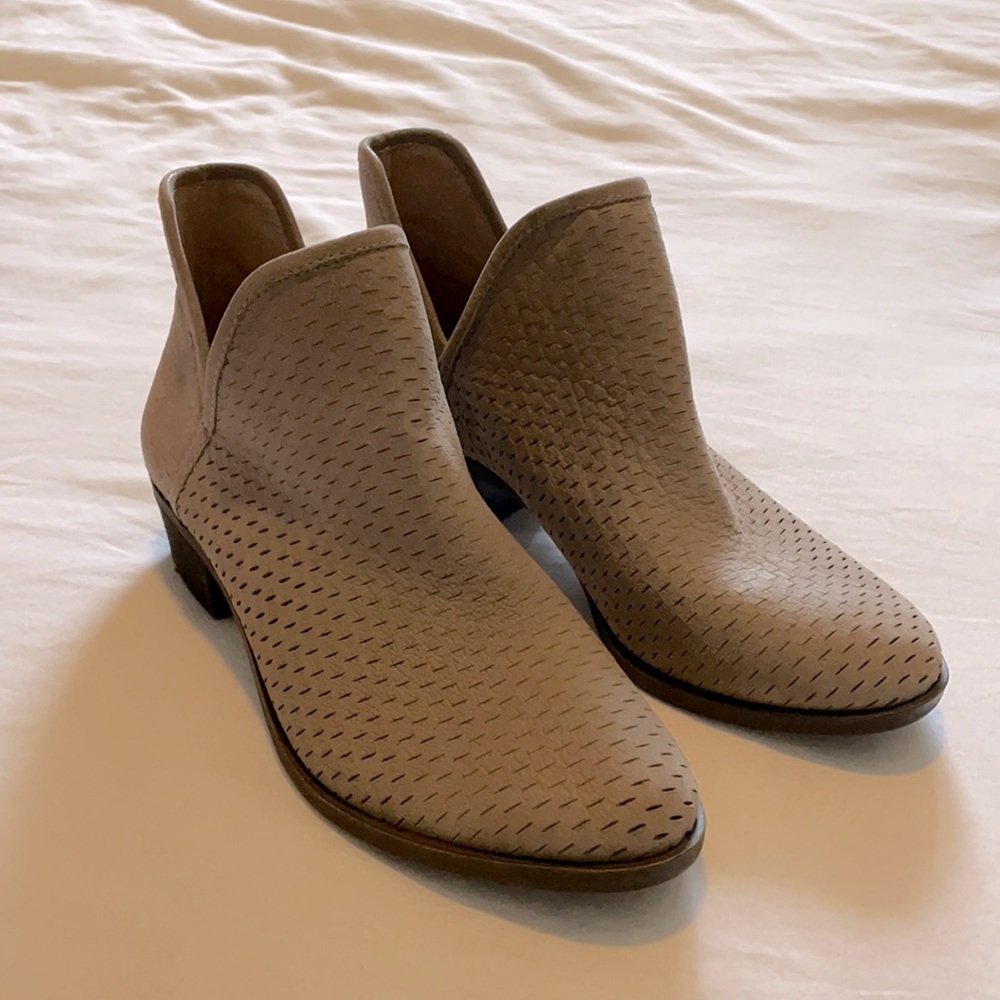 NWT Lucky Brand Baley Beige Ankle Booties